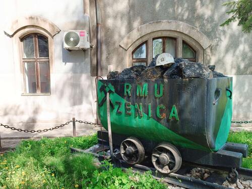 Zenički rudari zbog neisplaćenih plaća i iz prošle godine jutros nisu sišli u jame