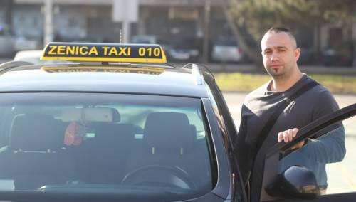 Zenički taksista besplatno vozi djecu s posebnim potrebama