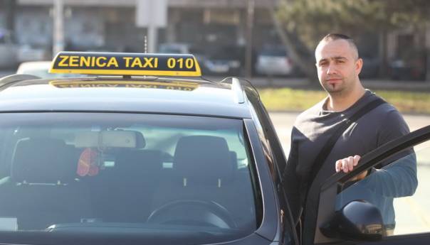 Zenički taksista besplatno vozi djecu s posebnim potrebama