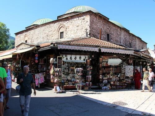 Ženska prošlost živi u sadašnjosti: Izložba ‘Femme Archival’ u Brusa bezistanu