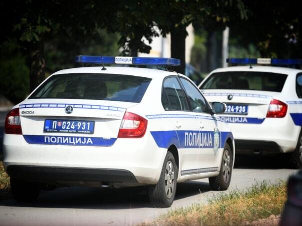 Ženu bacio sa terase pred djetetom, povrijedio i komšinicu jer je pokušala da je odbrani