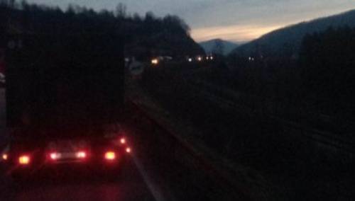 Žepče: Sudar kamiona i dva automobila, jedna osoba poginula