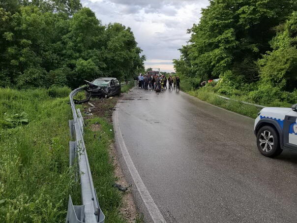 Žestok sudar autobusa i Golfa kod Bosanskog Šamca: Dvije osobe povrijeđene