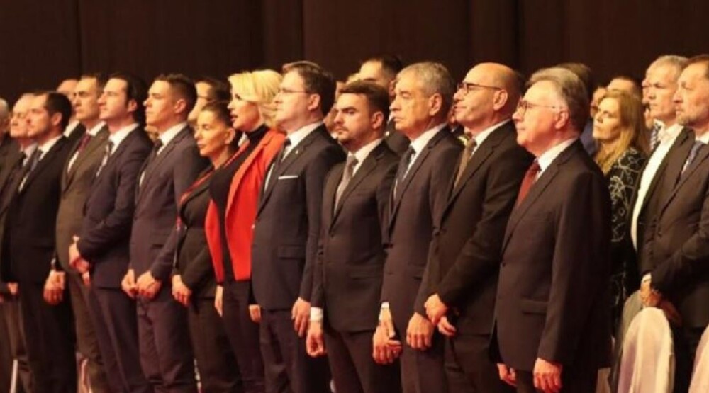 Žestoke kritike na odlazak crnogorskih ministara na Dan RS