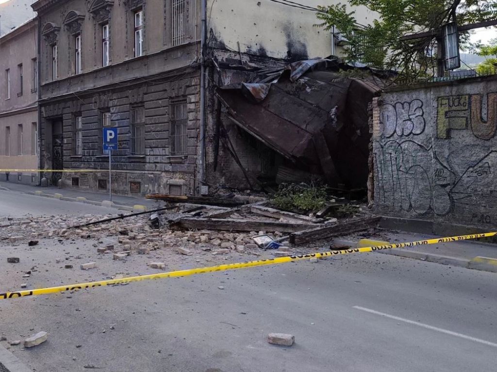 Zid pao na ulicu u centru Sarajeva, izbjegnuta tragedija