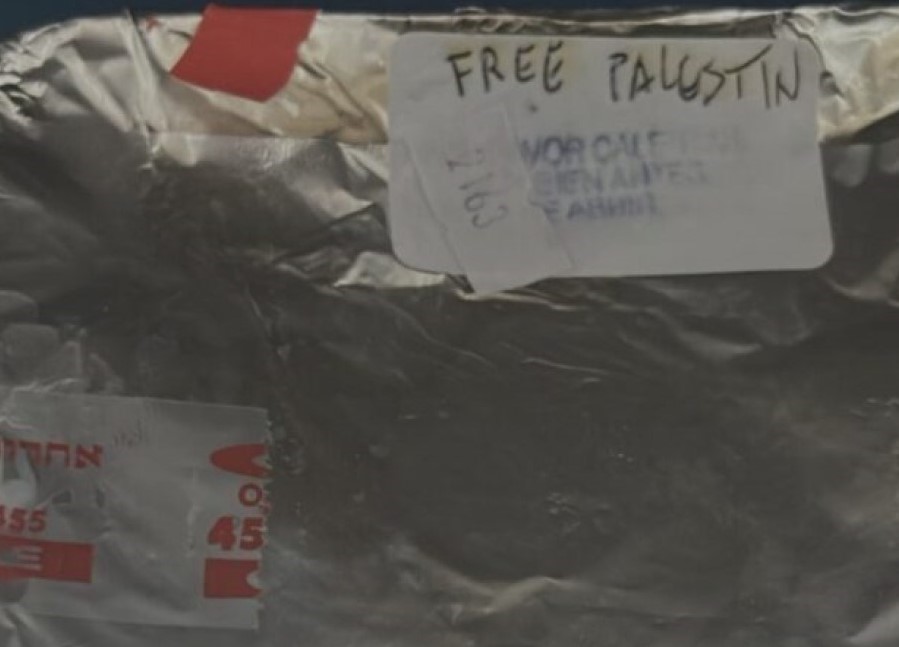 Židovima na letu španske kompanije stigao obrok sa natpisom "Free Palestine"