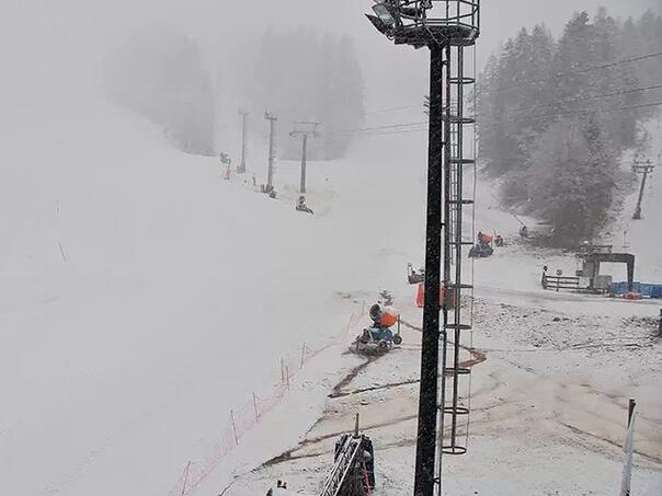 Zima se vratila: Snijeg zatrpava Bjelašnicu