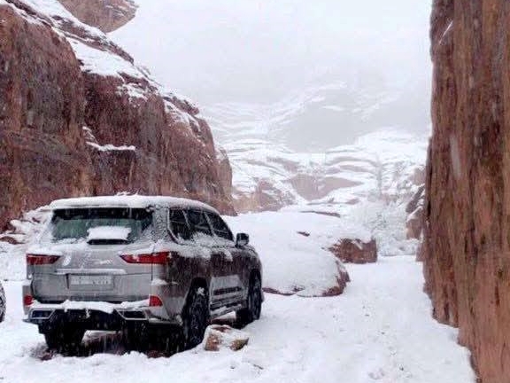 Zimska čarolija u pustinji: Snijeg zabijelio Saudijsku Arabiju