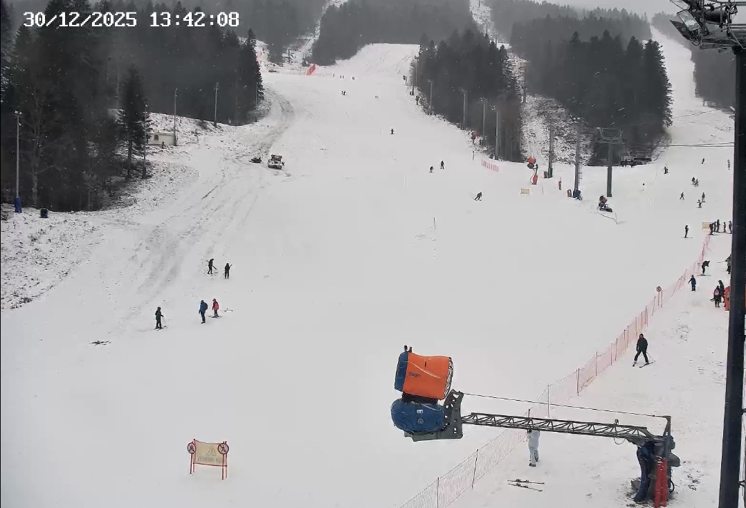 Zimska idila: Na Bjelašnici pada snijeg