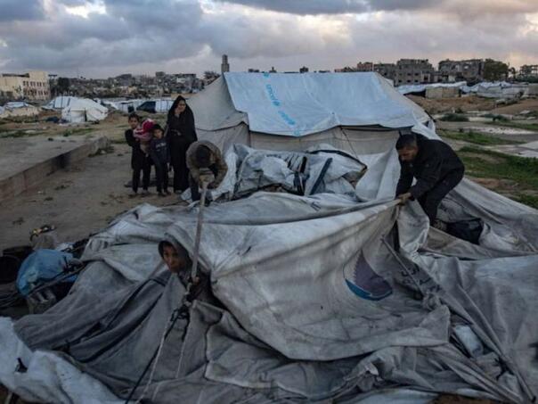 Zimska oluja pogodila Gazu, raseljene porodice ostale bez skloništa