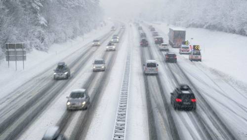 Zimska oluja pogodila SAD: Devet mrtvih, otkazani letovi