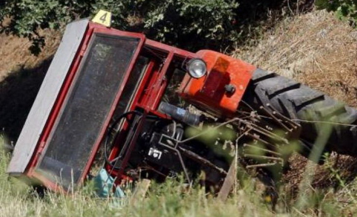 Živinice: Muškarac (64) poginuo prilikom pada sa traktora