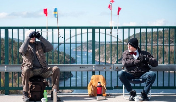 Život u pandemiji: Blizanci se sastaju na mostu, svaki u svojoj državi