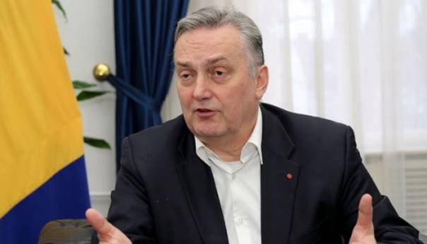 Zlatko Lagumdžija primljen u bolnicu nakon zapetljaja crijeva