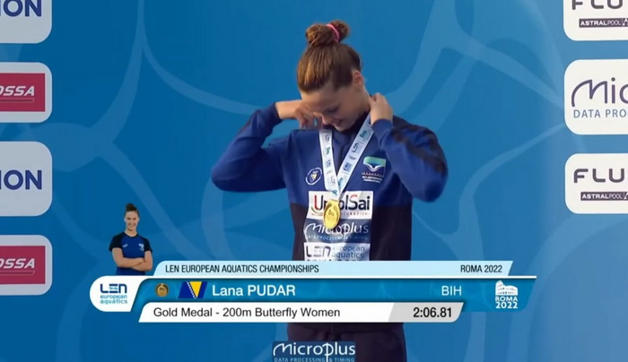 Zlatna medalja oko vrata Lane Pudar!