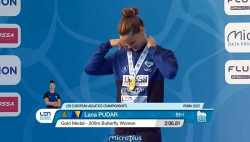 Zlatna medalja oko vrata Lane Pudar!