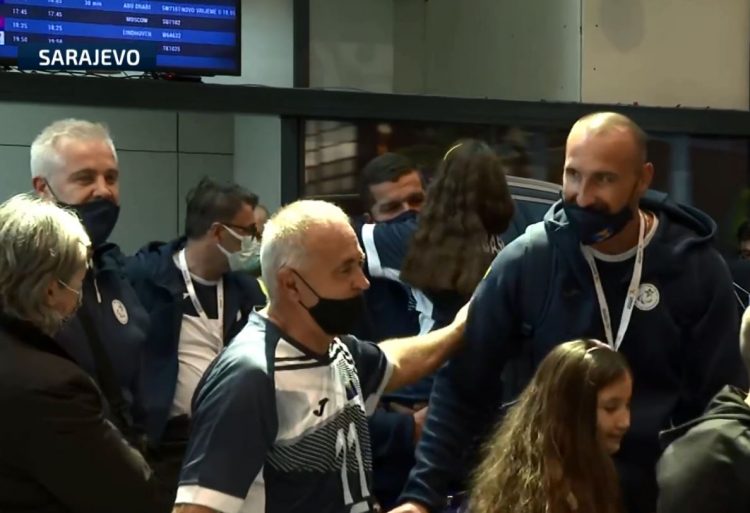 Zlatni odbojkaši stigli u BiH, priređen doček na aerodromu