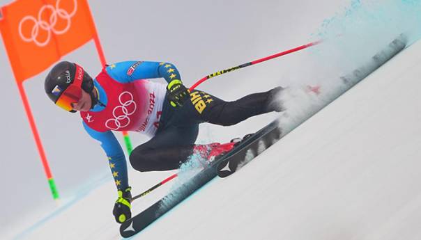 Zlato u spustu za Corinu Suter, Muzaferija nije završila utrku