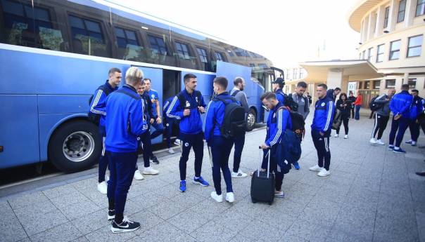 Zmajevi doputovali u Rumuniju, večeras službeni trening
