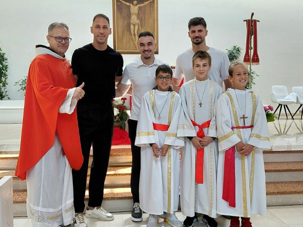 Zmajevi posjetili crkvu čija su zvona slavila golove BiH, fra Rajić ih blagoslovio