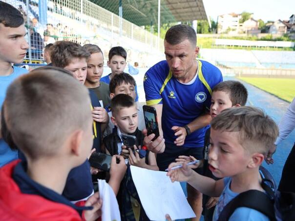 Zmajevi trenirali na Grbavici, Džeki skandirali da se vrati u Željezničar