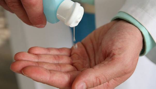 Značajan broj Amerikanaca koristio izbjeljivač protiv Covid-19