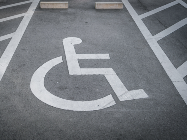 Značajno manji broj prekršaja zbog nepropisnog parkiranja na mjesta predviđena osobe sa invaliditetom