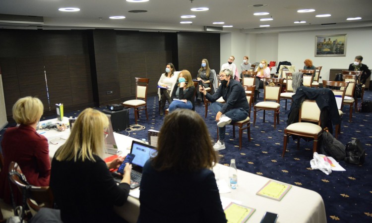 Znanje koje se prenosi online nefunkcionalno