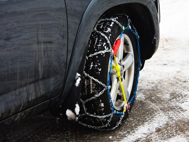 Znate li postaviti lance na gume? Lakše je nego što izgleda