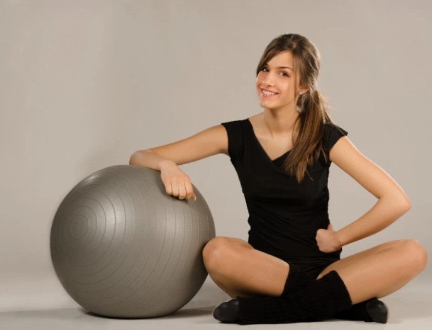 Znate li pravilno koristiti pilates loptu za trening i istezanje?