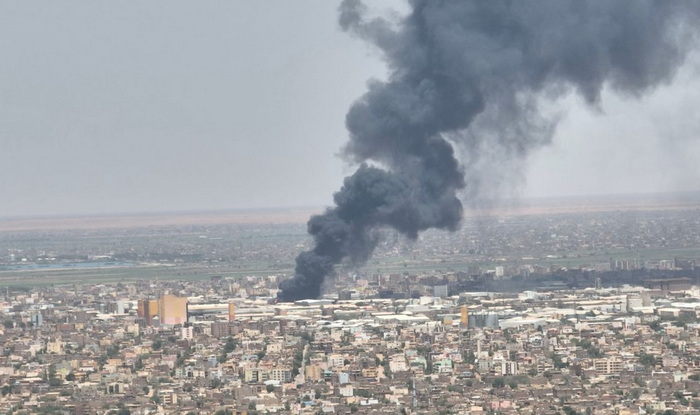 Zračni udari potresaju Sudan, pregovori bez pomaka