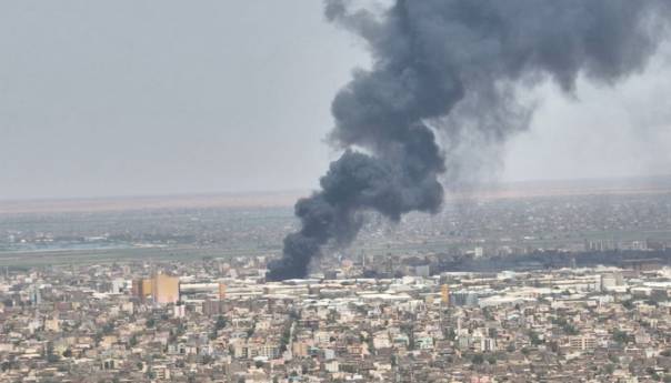 Zračni udari potresaju Sudan, pregovori bez pomaka