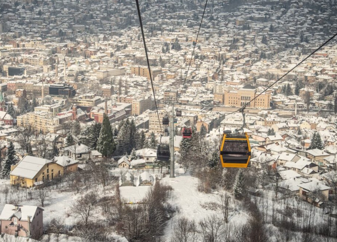 Zrak u Sarajevu znatno bolji: Grad pao na 67. mjesto liste najzagađenijih