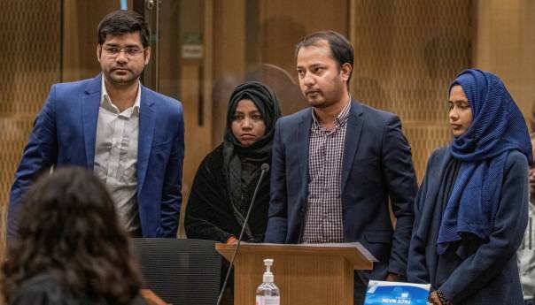 Žrtve napada na džamije u Novom Zelandu oči u oči s napadačem