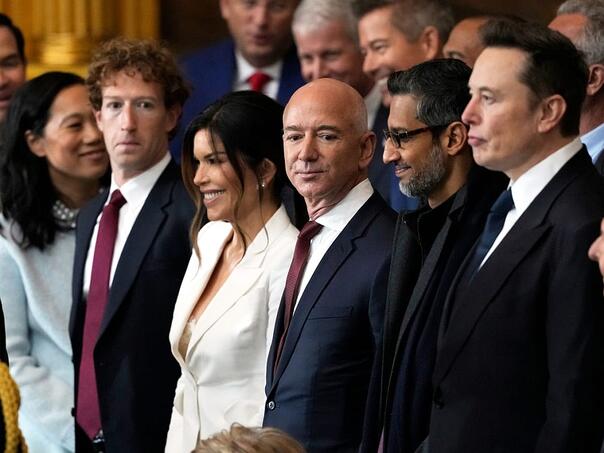 Zuckerberg u jednom danu izgubio 18 milijardi dolara, Bezos malo manje