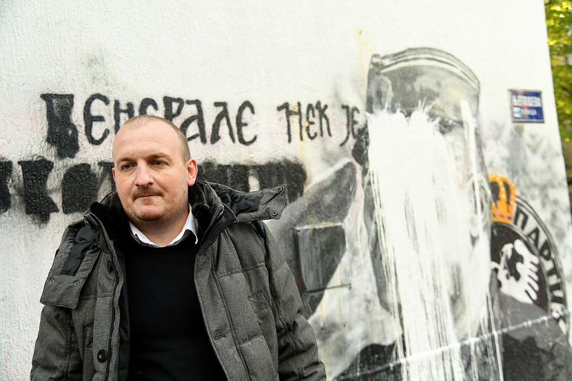 Žujović uništio Mladićev mural: Taj obraz je prljav već 25 godina