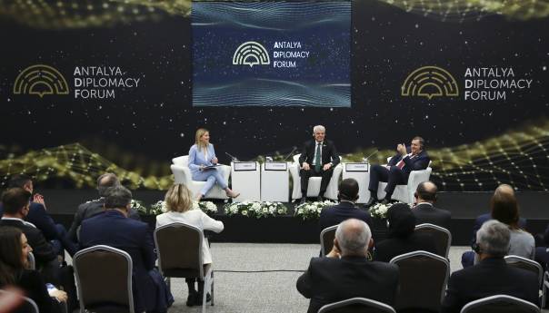 Žustra polemika Dodika i Džaferovića na panelu u Turskoj