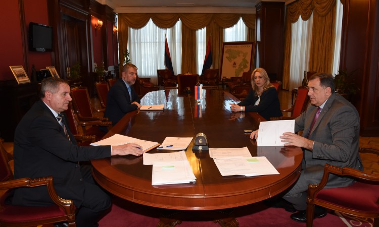 Zvaničnici RS: Usporen tok epidemije i smanjen udar na zdravstvene ustanove