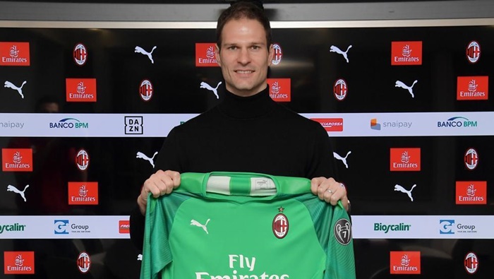 Zvanično: Asmir Begović stigao na posudbu u Milan