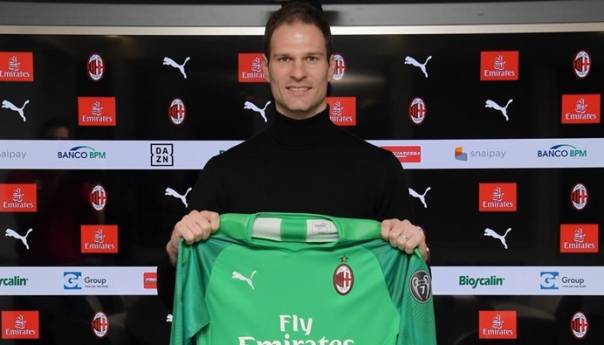 Zvanično: Asmir Begović stigao na posudbu u Milan