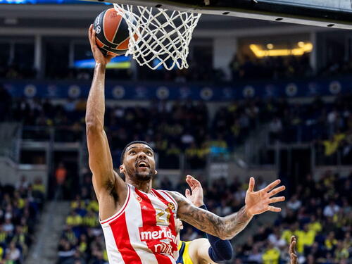 Zvezda srušila Fener u Istanbulu!