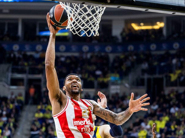 Zvezda srušila Fener u Istanbulu!