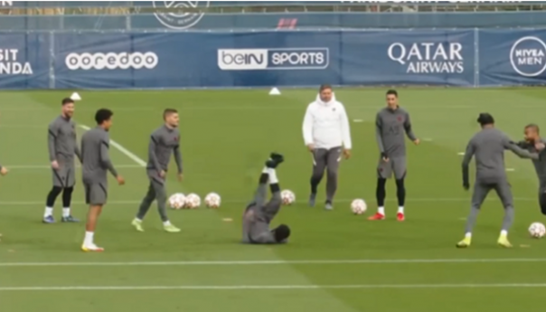 Zvijezda PSG-a gurnula Neymaru loptu kroz noge, pa nakon udarca završio na travnjaku