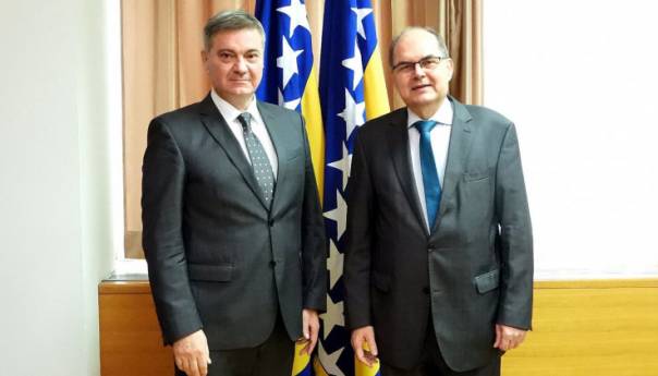 Zvizdić i Schmidt razgovarali o formiranju vlasti u BiH