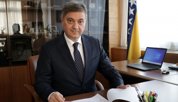 Zvizdić platu za mart uplaćuje bolnici 'Dr. Safet Mujić' u Mostaru