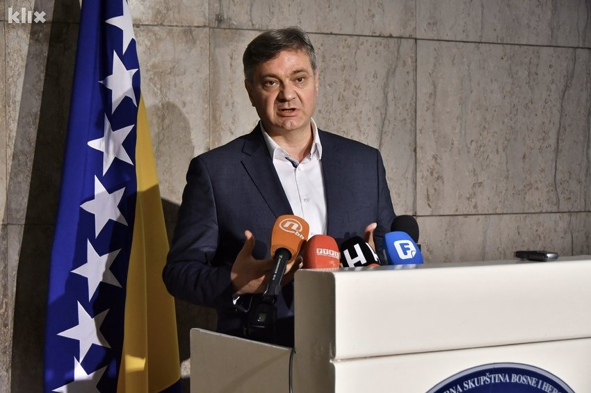 Zvizdić: Radost Božića da donese mir i zdravlje