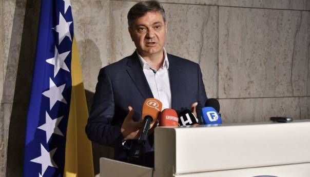 Zvizdić: Radost Božića da donese mir i zdravlje