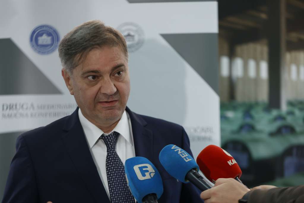 Zvizdić: Regionu treba novi Willy Brandt 'koji će kleknuti kako bi sve ustalo'