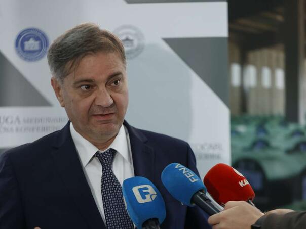 Zvizdić: Regionu treba novi Willy Brandt 'koji će kleknuti kako bi sve ustalo'