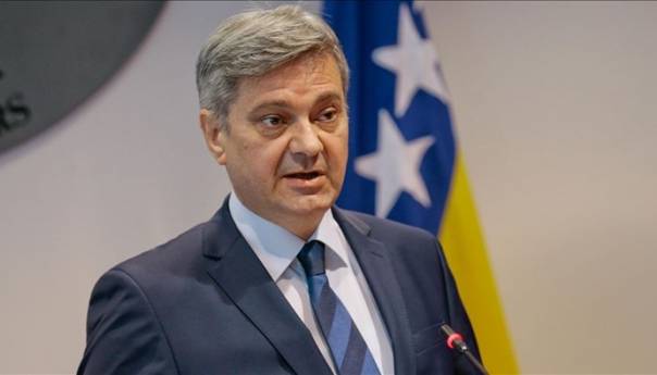 Zvizdić se jedini odrekao paušala, bivši ministri uzimali i plate i paušal